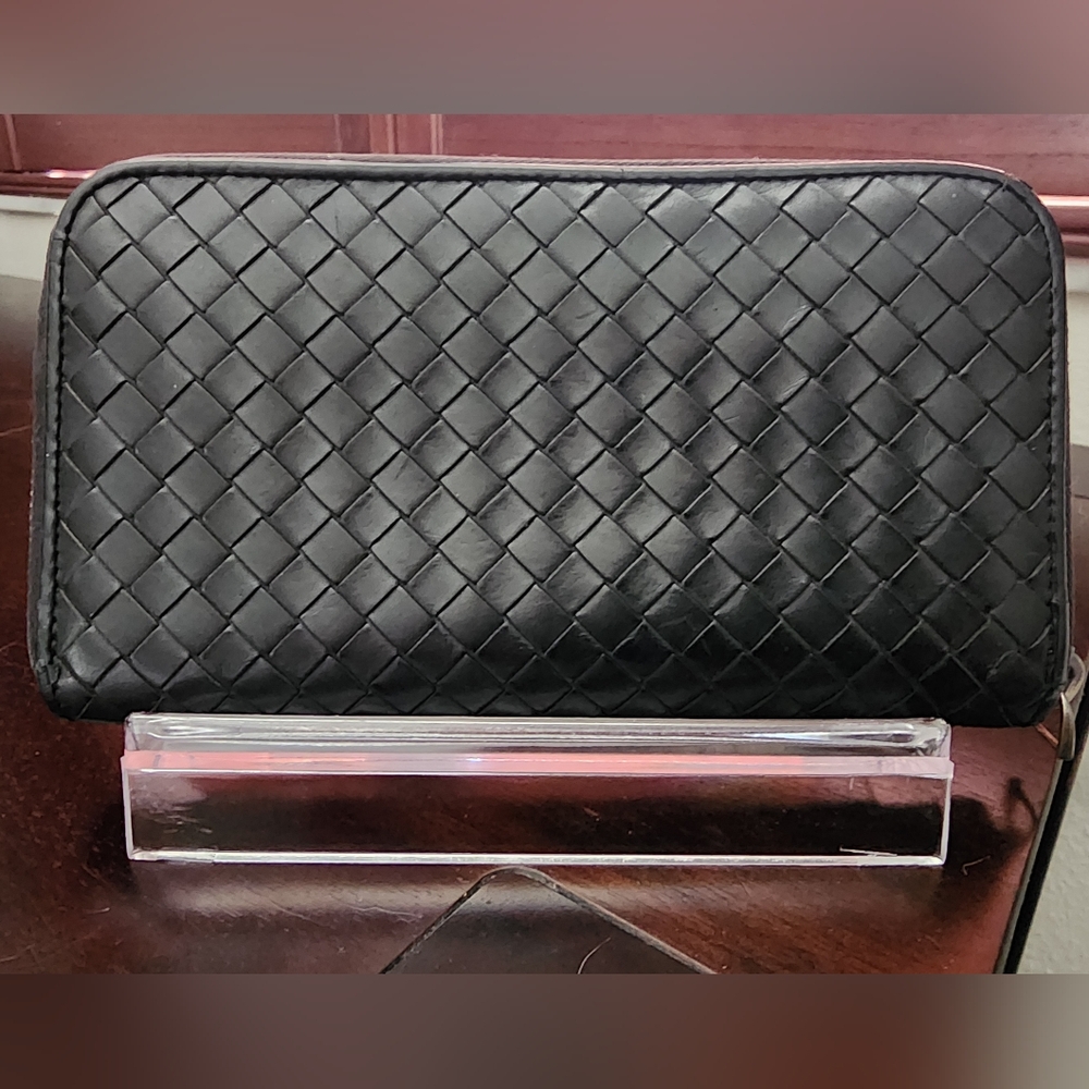 Bottega Veneta Black Leather Zippy Wallet - Picture 2 of 13